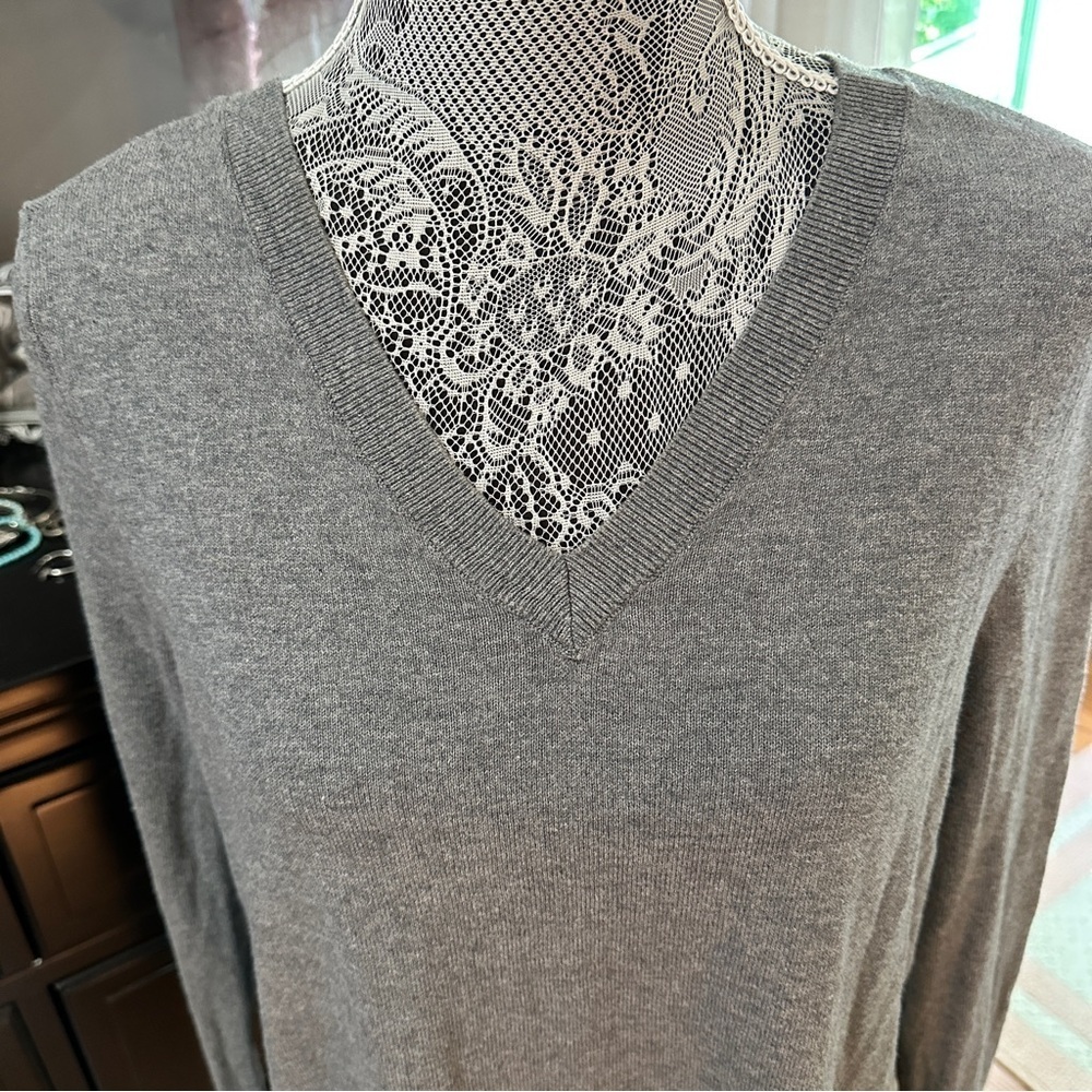 LOFT Outlet Gray Mixed Media V-Neck Sweater Size M – Striped Back Panel - Picture 3 of 16